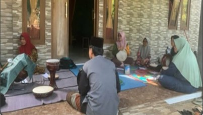 KKN KEL 06 UNUGHA MELATIH HADROH